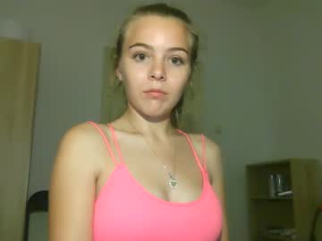 girl
        inocent_student17 cam image #1434763
