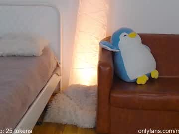 couple
        monaher cam image #1902238