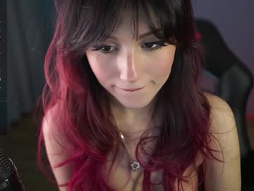 girl
        greeny_mat cam image #4053461