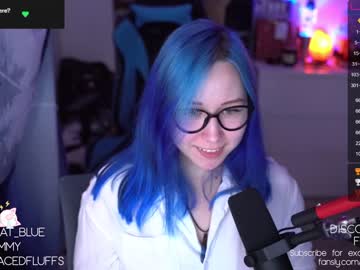 girl
        blue_mooncat cam image #966163