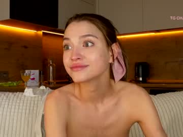 girl
        piranha_69 cam image #2902032