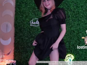 girl
        runesy cam image #68440