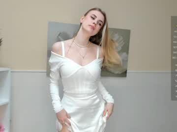 girl
        fannycullimore cam image #2571499
