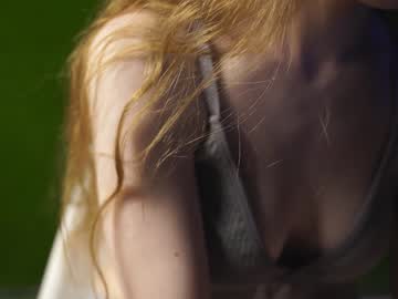 girl
        tinabredley cam image #2219244
