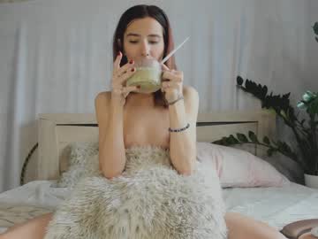 girl
        crystalnut cam image #2811009