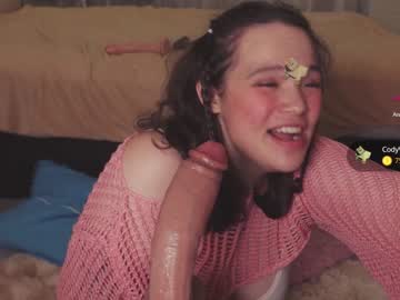 girl
        chery_lady22 cam image #1527478