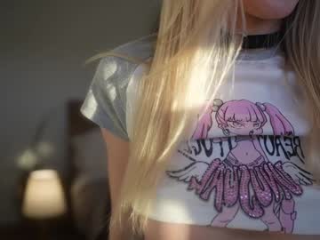 girl
        kriss0leoo cam image #4052259