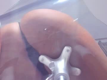 girl
        emilybatee cam image #1615512