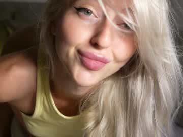 girl
        yournaughtymiss cam image #3072499