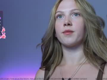 girl
        small_blondee cam image #3167552
