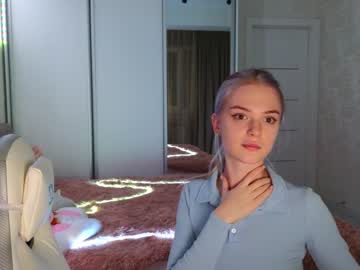 girl
        cyberslime cam image #1870187