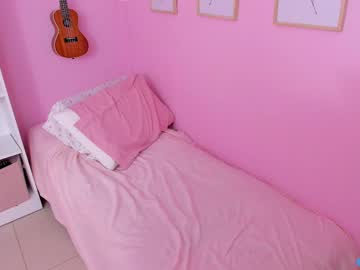 girl
        little_effy18_ cam image #4657124