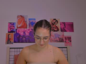 girl
        naalani cam image #4152921