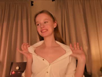 girl
        aislyworld cam image #2415031