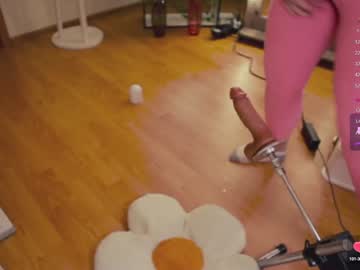girl
        chery_lady22 cam image #3179458