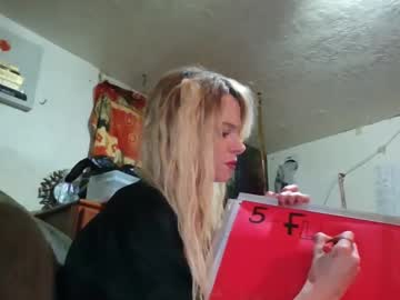 girl
        pistlewhipme cam image #3356932