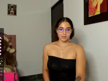 girl
        violetalee cam image #1795596