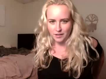 girl
        blonde4lyfe cam image #1652087