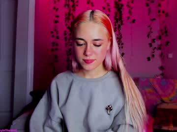 girl
        fairyinthewild cam image #3577192