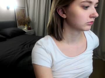 girl
        lina_282 cam image #712596