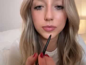 girl
        lovelyyylivyyy cam image #3365698