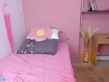 girl
        little_effy18_ cam image #3370630