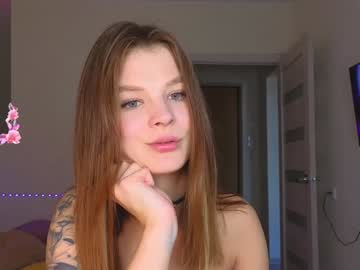 girl
        lovely_babyy cam image #3610244