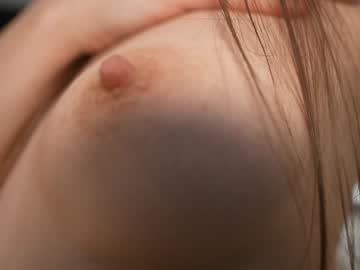 girl
        dovia cam image #3530573