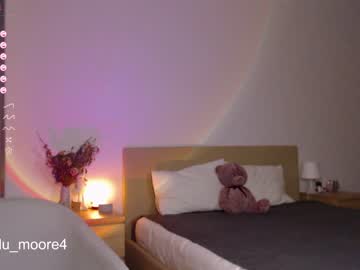 girl
        lumoore cam image #1788797