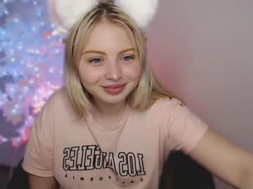 girl
        shy_blondiee cam image #583176