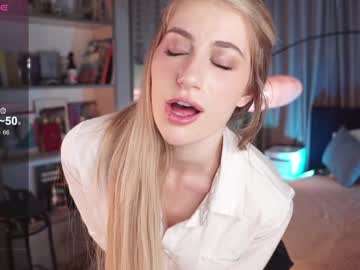 girl
        _icecrystal cam image #3122408