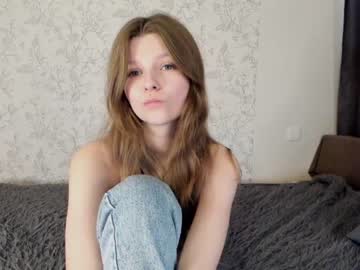 girl
        alainaestrada cam image #1800844
