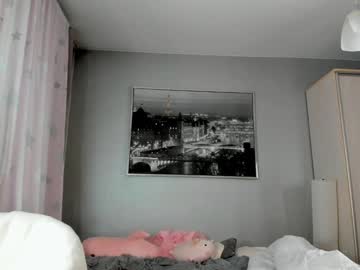 girl
        _mito_69 cam image #4644110