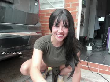 girl
        vanandjuani cam image #4023575