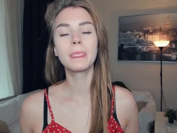 girl
        _wild_orchid_ cam image #1762914
