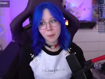 girl
        blue_mooncat cam image #3407542