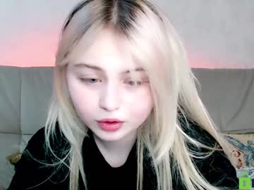 girl
        shy_blondiee cam image #540889