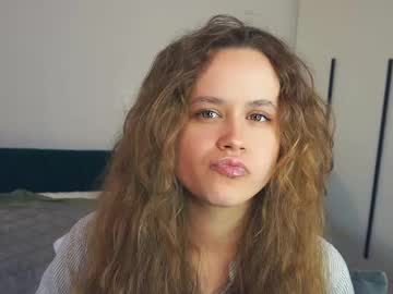 girl
        kendraedger cam image #4669998