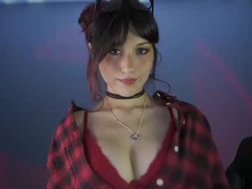 girl
        greeny_mat cam image #4253584