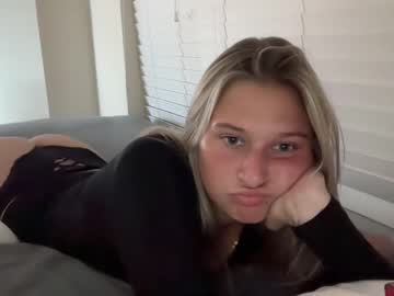 girl
        lucydepp cam image #2570436