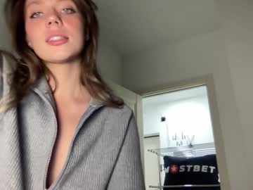 girl
        angel_from_sky cam image #3616585
