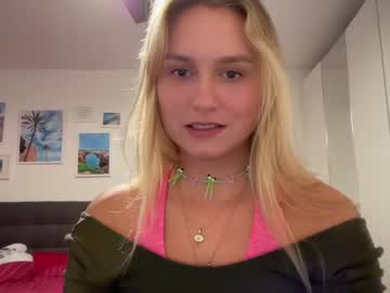 girl
        sarahsapling cam image #1745577
