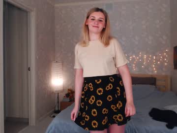 girl
        tendermoon__ cam image #2218358