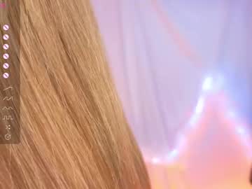 girl
        alisia_spinnet cam image #4233761
