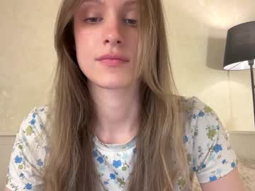 girl
        fflloowweerr cam image #3098845