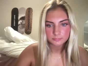 girl
        lovelyaveryy cam image #3624758