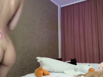 girl
        totallytiny_ cam image #2890476