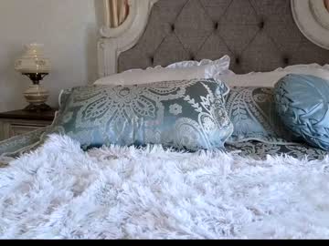 girl
        littlegreekflower cam image #2357404