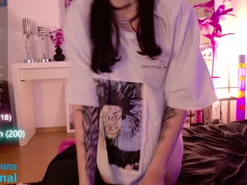 girl
        partymal cam image #2487976
