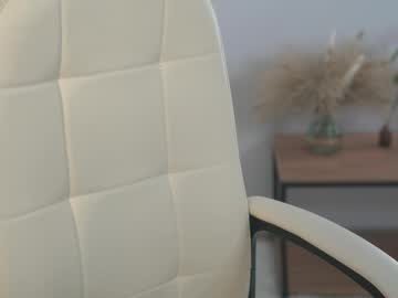 girl
        sunn_beamm cam image #4193367